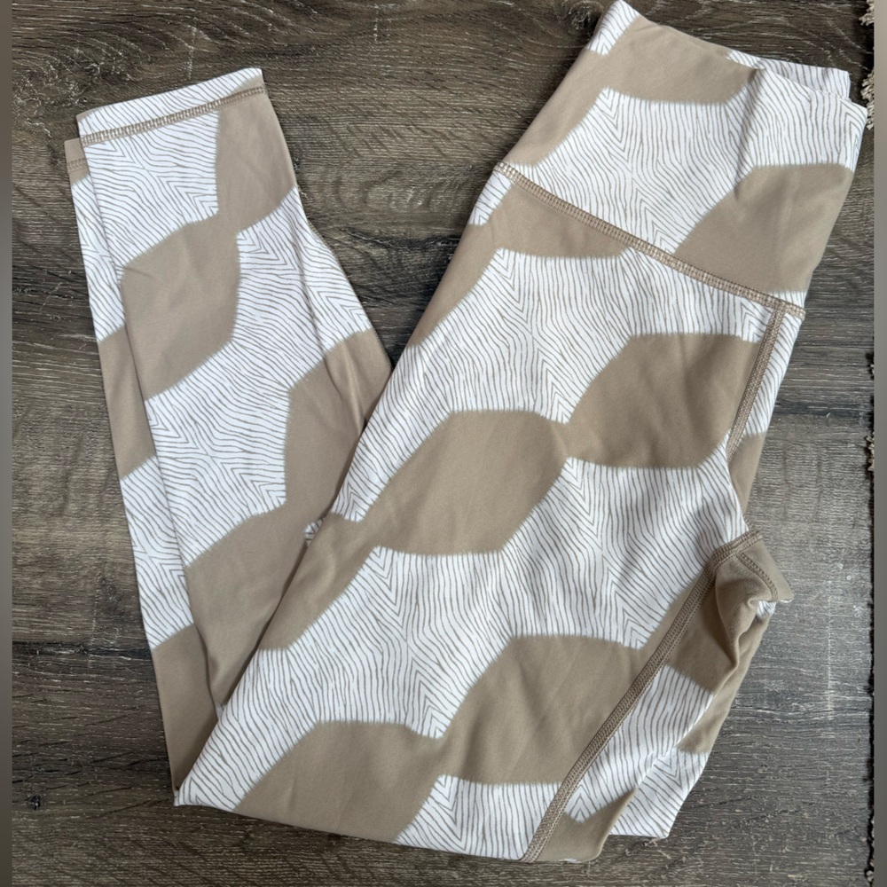 Aerie Tan and White Patterned Leggings